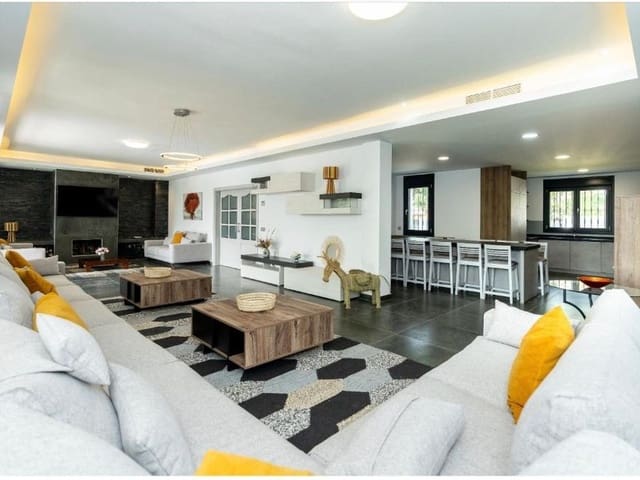 6 soveværelse Villa til salg i Nueva Andalucia, Marbella med swimmingpool - € 4.637.000 (Ref: 9983775)