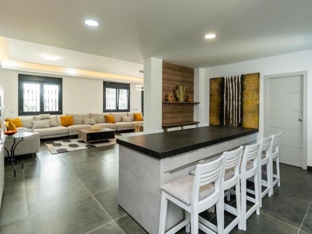 6 soveværelse Villa til salg i Nueva Andalucia, Marbella med swimmingpool - € 4.637.000 (Ref: 9983775)