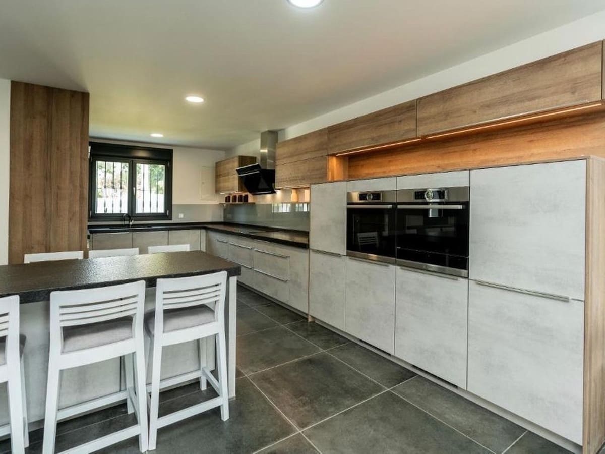 6 chambre Villa/Maison à vendre à Nueva Andalucia avec piscine - 4 637 000 € (Ref: 9983775)