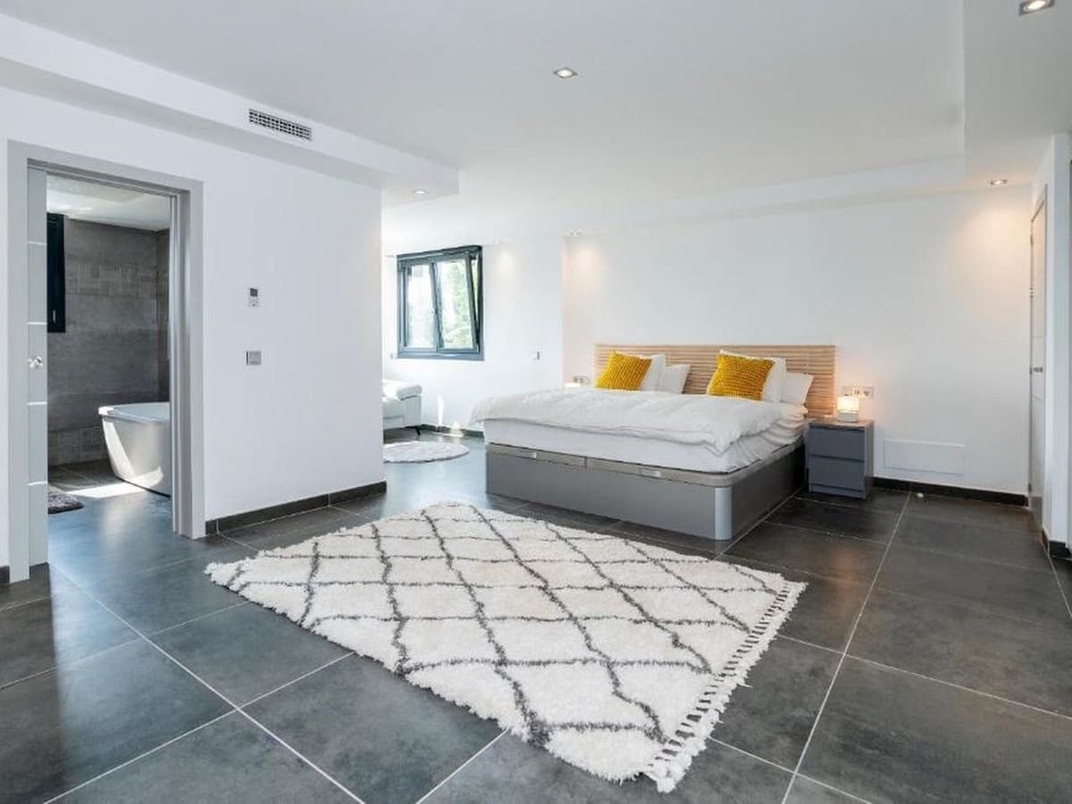 6 chambre Villa/Maison à vendre à Nueva Andalucia avec piscine - 4 637 000 € (Ref: 9983775)