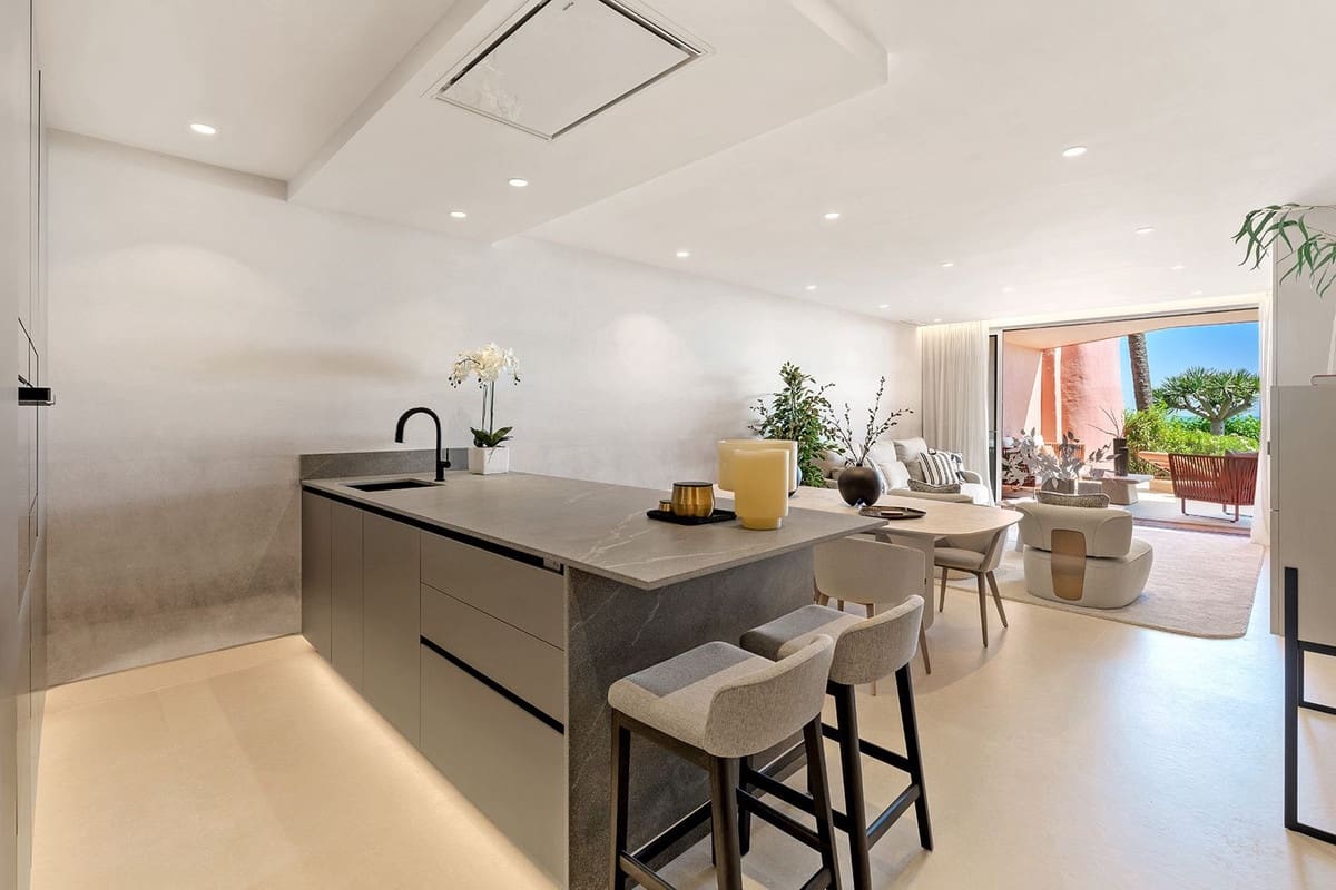 3 Zimmer Apartment zu verkaufen in Estepona mit Pool Garage - 2.350.000 € (Ref: 9997860)
