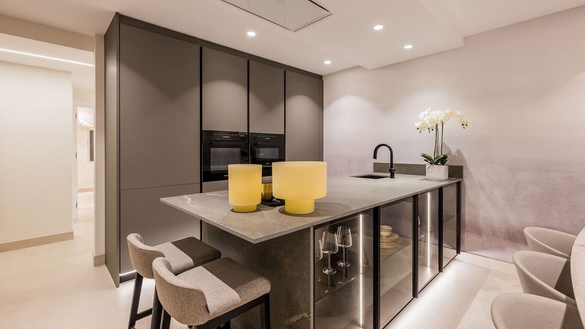 3 Zimmer Apartment zu verkaufen in Estepona mit Pool Garage - 2.350.000 € (Ref: 9997860)