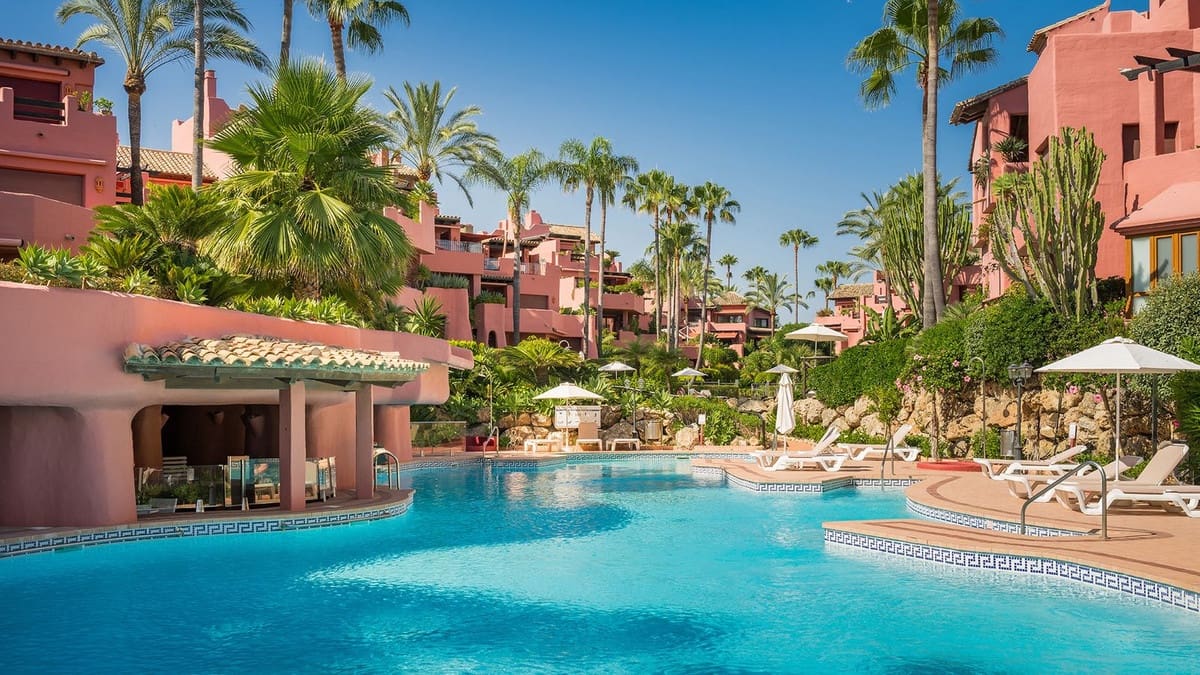3 Zimmer Apartment zu verkaufen in Estepona mit Pool Garage - 2.350.000 € (Ref: 9997860)