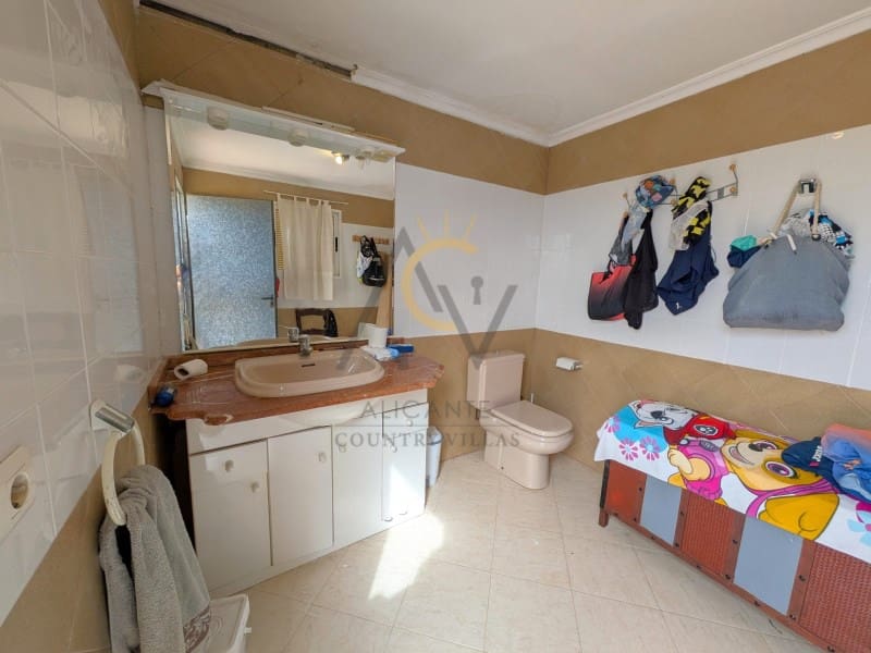 7 Zimmer Villa zu verkaufen in Novelda mit Pool Garage - 529.000 € (Ref: 10008866)