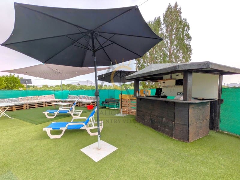 7 Zimmer Villa zu verkaufen in Novelda mit Pool Garage - 529.000 € (Ref: 10008866)