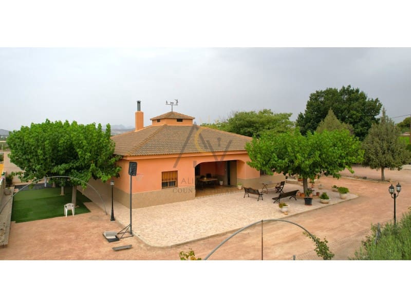 7 Zimmer Villa zu verkaufen in Novelda mit Pool Garage - 529.000 € (Ref: 10008866)