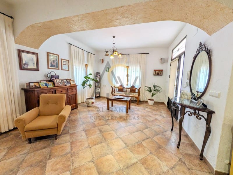 7 Zimmer Villa zu verkaufen in Novelda mit Pool Garage - 529.000 € (Ref: 10008866)