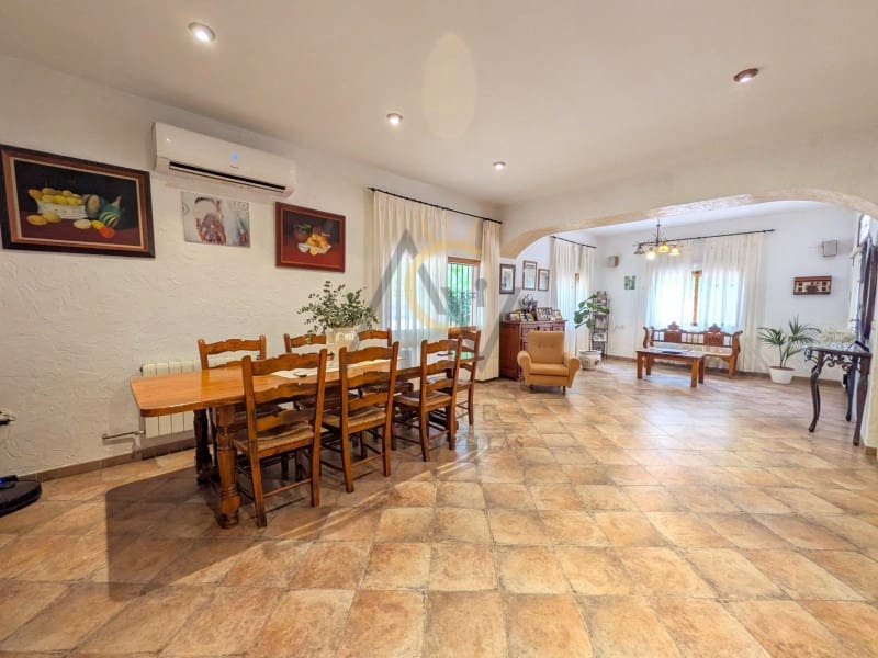 7 Zimmer Villa zu verkaufen in Novelda mit Pool Garage - 529.000 € (Ref: 10008866)