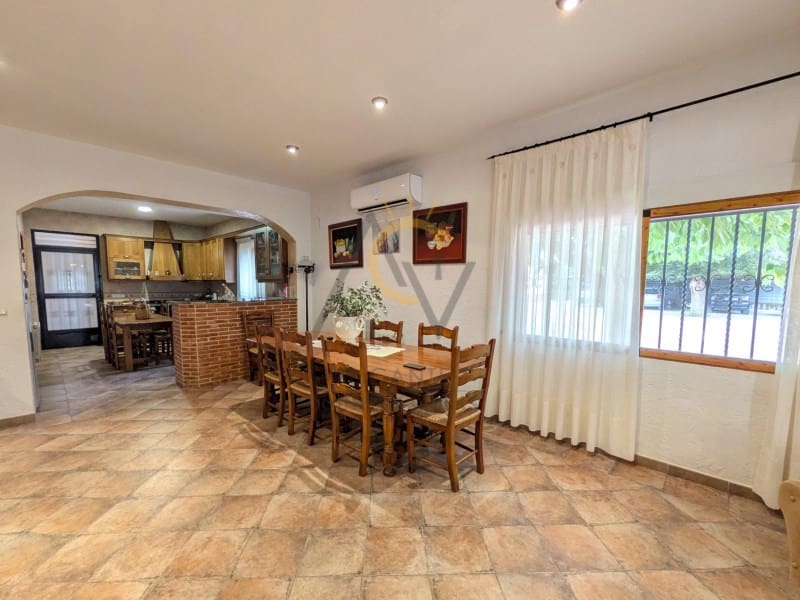 7 Zimmer Villa zu verkaufen in Novelda mit Pool Garage - 529.000 € (Ref: 10008866)