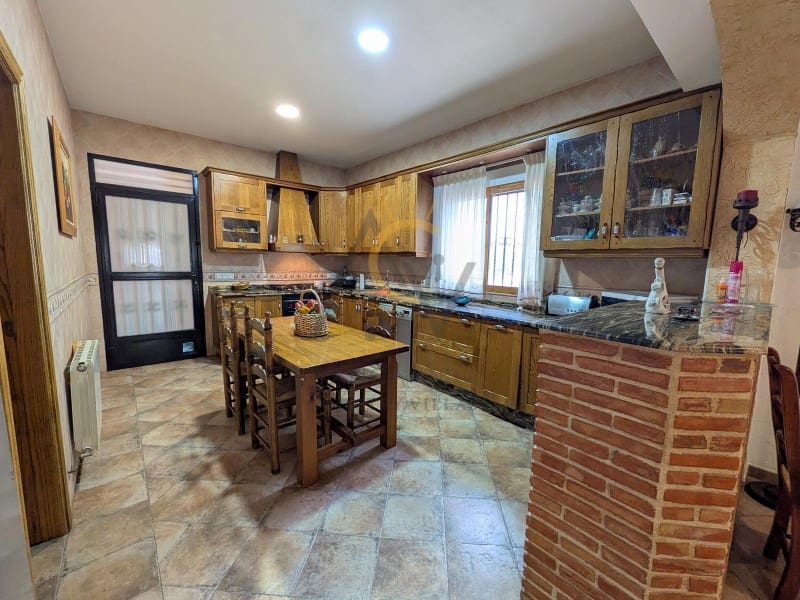 7 Zimmer Villa zu verkaufen in Novelda mit Pool Garage - 529.000 € (Ref: 10008866)
