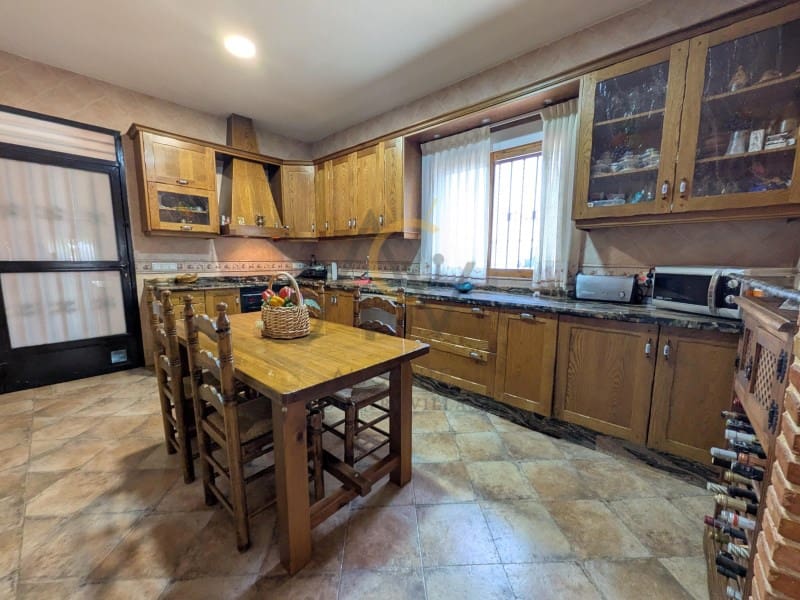 7 Zimmer Villa zu verkaufen in Novelda mit Pool Garage - 529.000 € (Ref: 10008866)