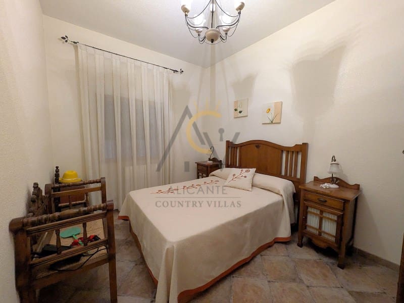 7 Zimmer Villa zu verkaufen in Novelda mit Pool Garage - 529.000 € (Ref: 10008866)