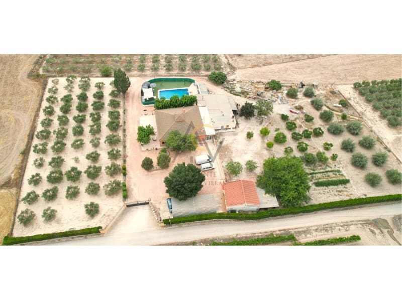 7 Zimmer Villa zu verkaufen in Novelda mit Pool Garage - 529.000 € (Ref: 10008866)