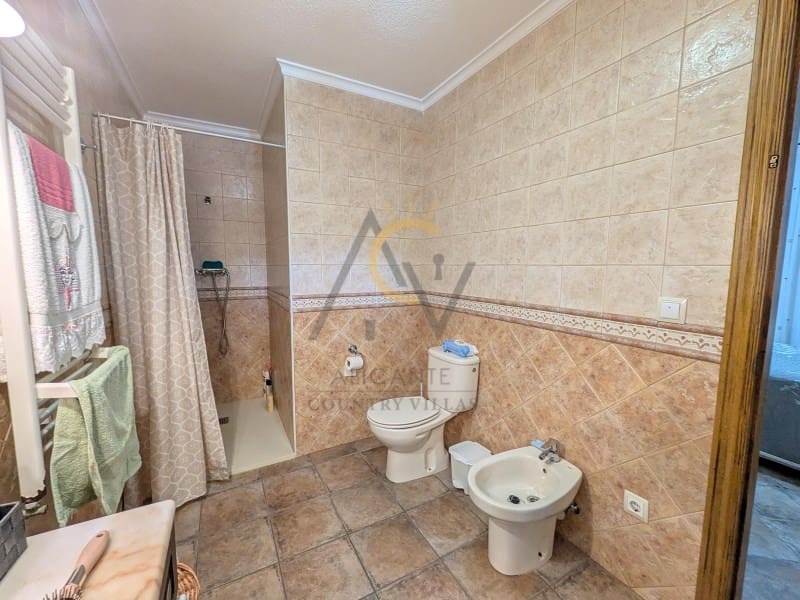 7 Zimmer Villa zu verkaufen in Novelda mit Pool Garage - 529.000 € (Ref: 10008866)