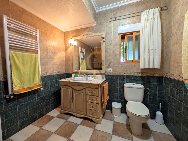 7 Zimmer Villa zu verkaufen in Novelda mit Pool Garage - 529.000 € (Ref: 10008866)