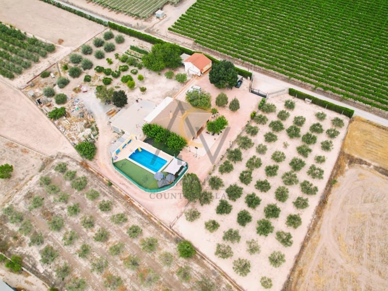 7 Zimmer Villa zu verkaufen in Novelda mit Pool Garage - 529.000 € (Ref: 10008866)