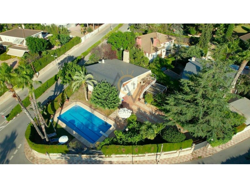 4 soveværelse Villa til salg i Petrel / Petrer med swimmingpool - € 520.000 (Ref: 10064071)