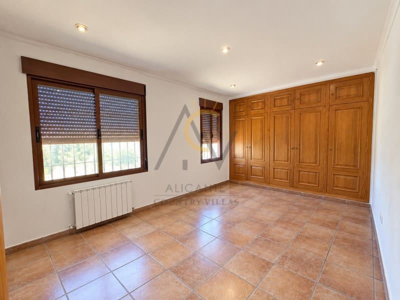 5 slaapkamer Villa te koop in Novelda met zwembad garage - € 450.000 (Ref: 10131438)