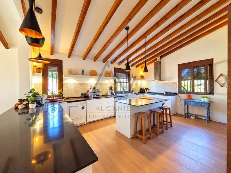 5 slaapkamer Villa te koop in Novelda met zwembad garage - € 450.000 (Ref: 10131438)