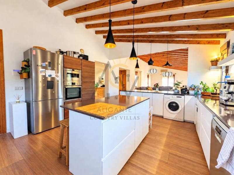 5 slaapkamer Villa te koop in Novelda met zwembad garage - € 450.000 (Ref: 10131438)