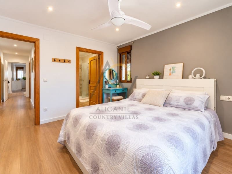 5 slaapkamer Villa te koop in Novelda met zwembad garage - € 450.000 (Ref: 10131438)