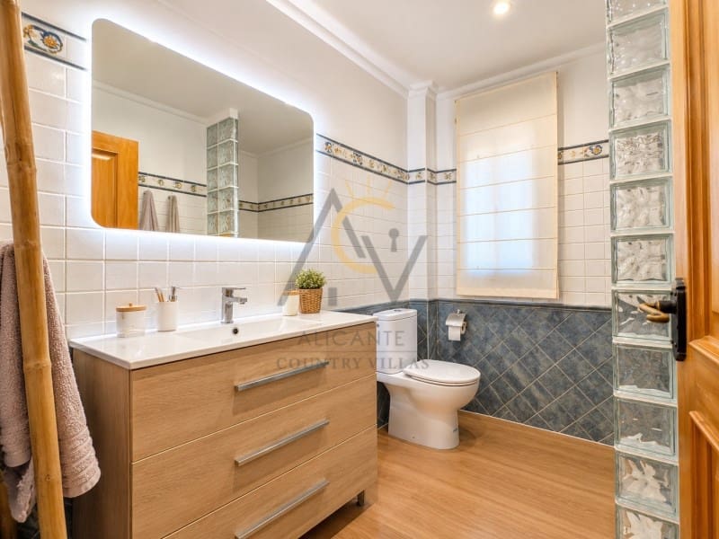 5 slaapkamer Villa te koop in Novelda met zwembad garage - € 450.000 (Ref: 10131438)