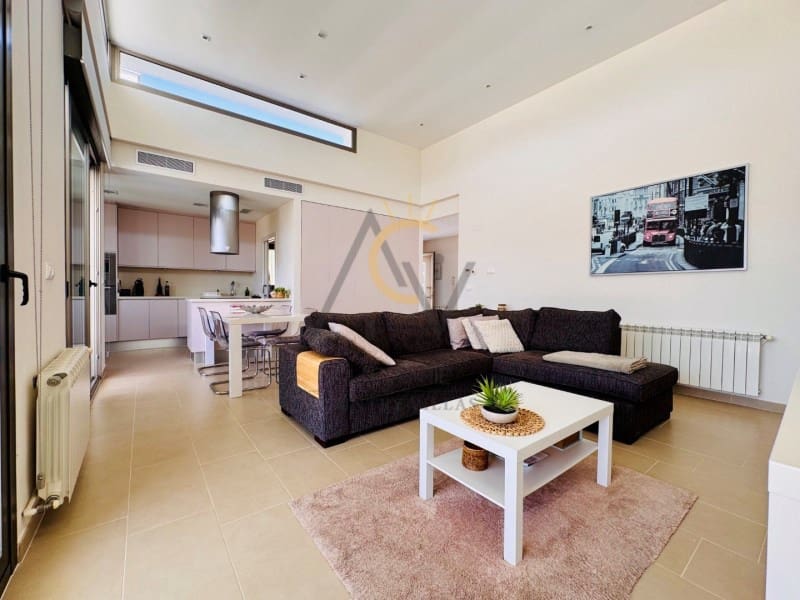 2 soverom Villa til salgs i La Romana med svømmebasseng garasje - € 375 000 (Ref: 10131440)