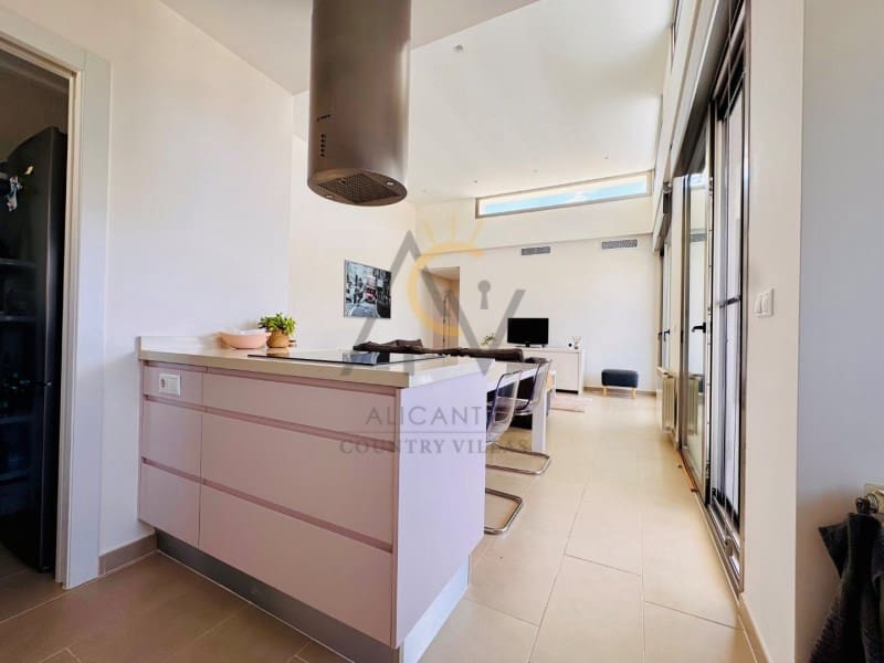 2 soverom Villa til salgs i La Romana med svømmebasseng garasje - € 375 000 (Ref: 10131440)