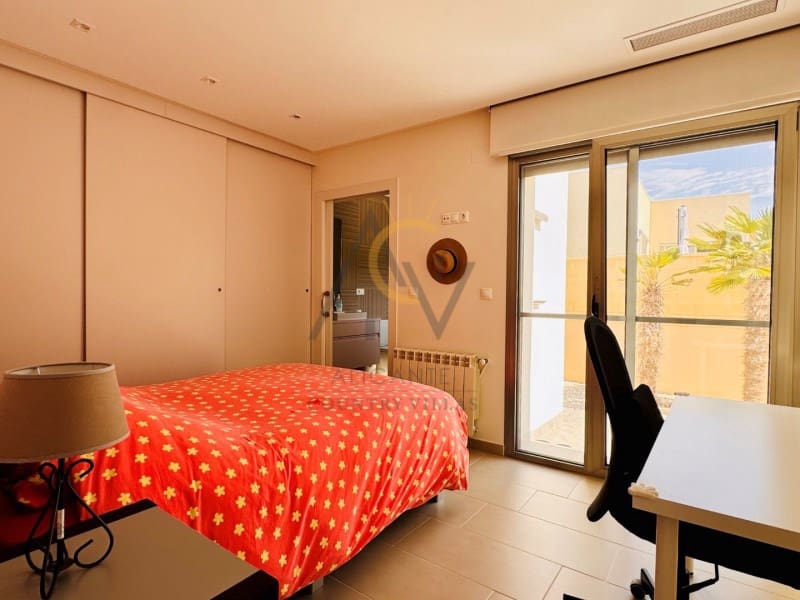 2 soverom Villa til salgs i La Romana med svømmebasseng garasje - € 375 000 (Ref: 10131440)