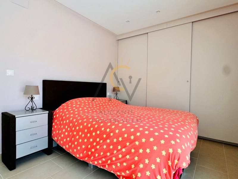 2 soverom Villa til salgs i La Romana med svømmebasseng garasje - € 375 000 (Ref: 10131440)