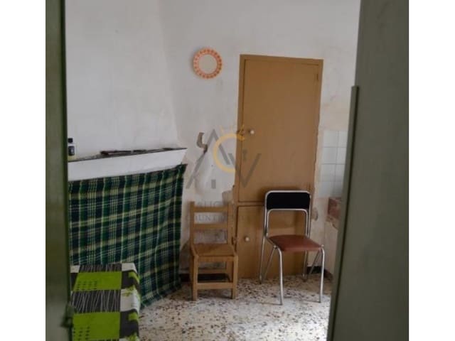 5 soveværelse Byhus til salg i La Romana - € 80.000 (Ref: 4987889)