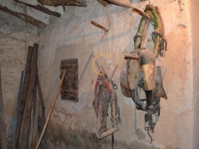 5 soveværelse Byhus til salg i La Romana - € 80.000 (Ref: 4987889)