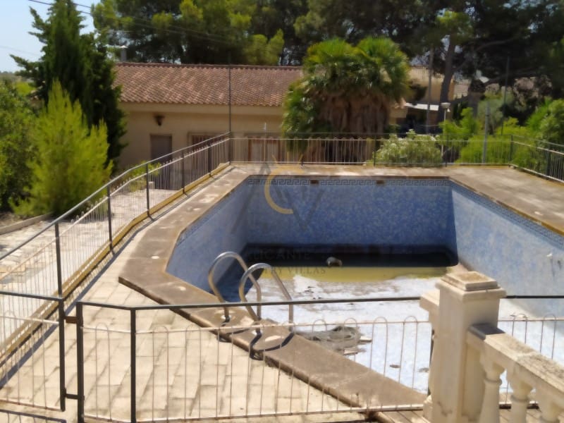 5 soverom Villa til salgs i La Romana med svømmebasseng - € 330 000 (Ref: 5530258)