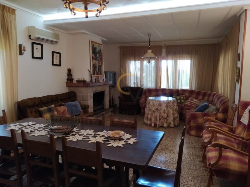 5 soverom Villa til salgs i La Romana med svømmebasseng - € 330 000 (Ref: 5530258)