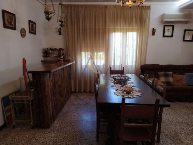 5 bedroom Villa for sale in La Romana with pool - € 330,000 (Ref: 5530258)