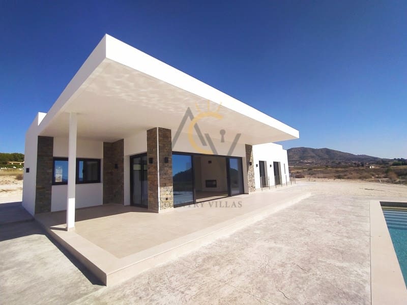 3 bedroom Villa for sale in La Romana with pool garage - € 449,500 (Ref: 5690531)