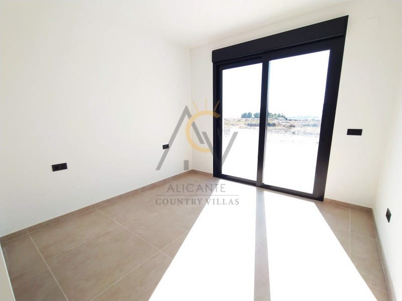 3 bedroom Villa for sale in La Romana with pool garage - € 449,500 (Ref: 5690531)