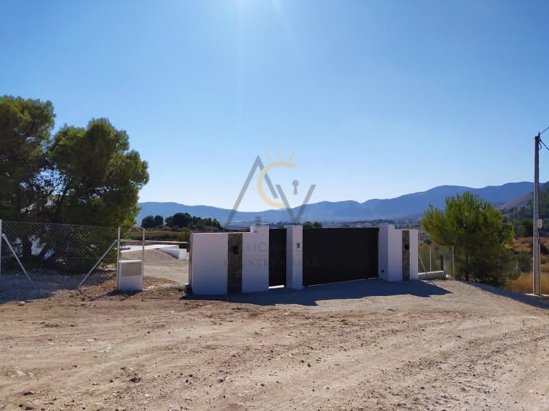 3 bedroom Villa for sale in La Romana with pool garage - € 449,500 (Ref: 5690531)