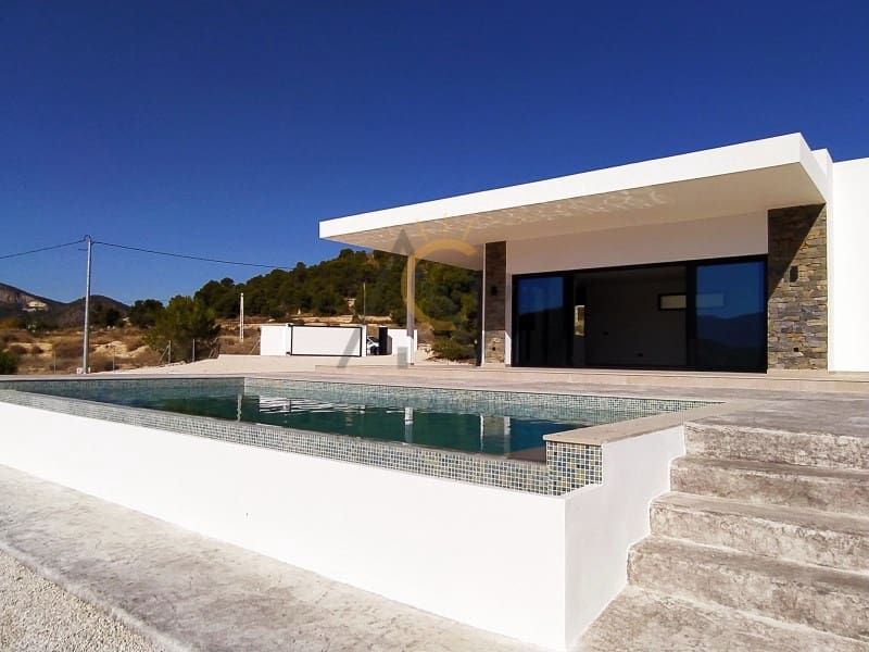 3 bedroom Villa for sale in La Romana with pool garage - € 449,500 (Ref: 5690531)