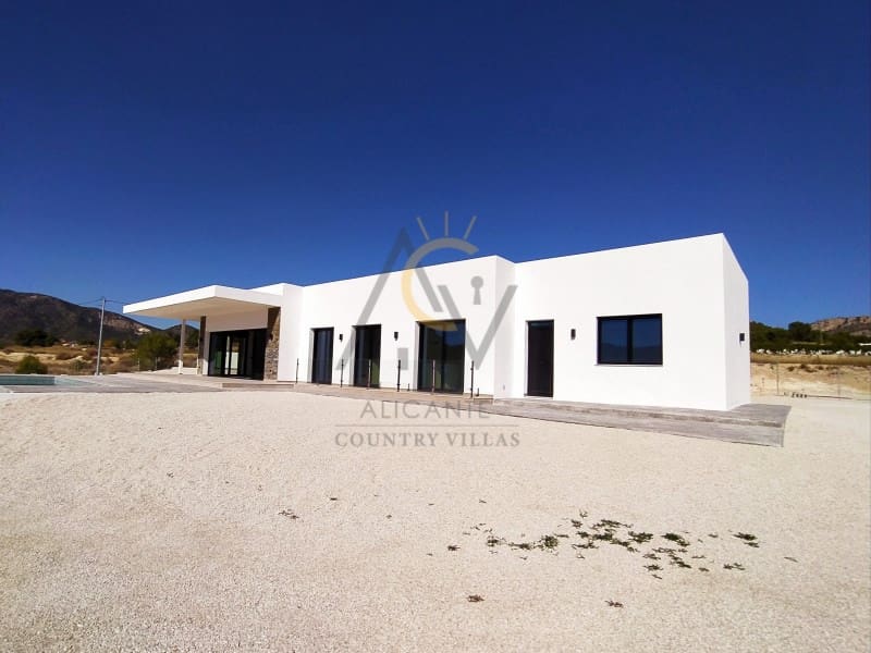 3 bedroom Villa for sale in La Romana with pool garage - € 449,500 (Ref: 5690531)