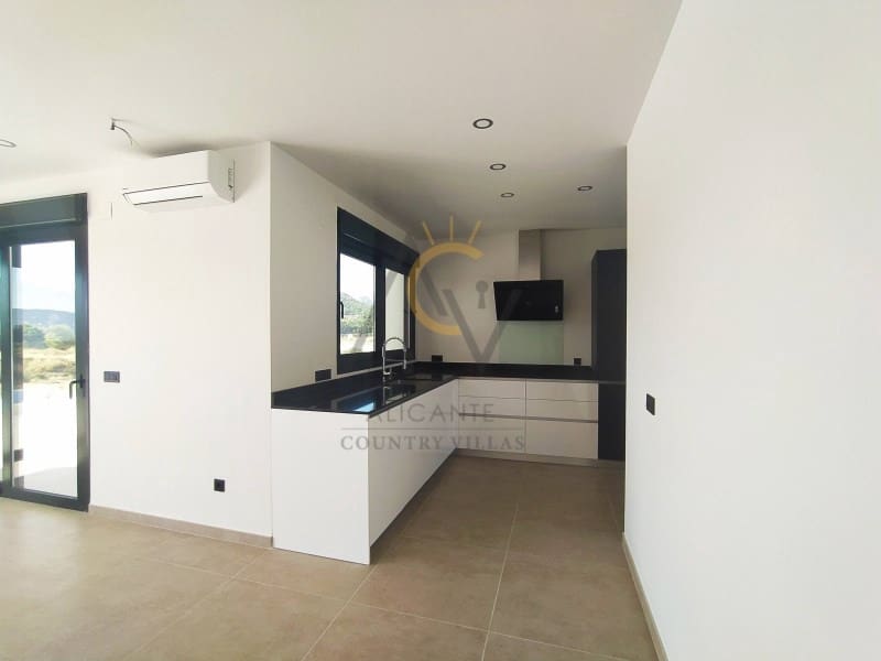 3 bedroom Villa for sale in La Romana with pool garage - € 449,500 (Ref: 5690531)