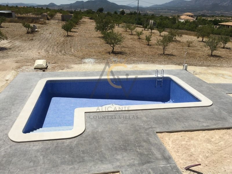 3 bedroom Villa for sale in Pinoso with pool - € 273,000 (Ref: 5877690)
