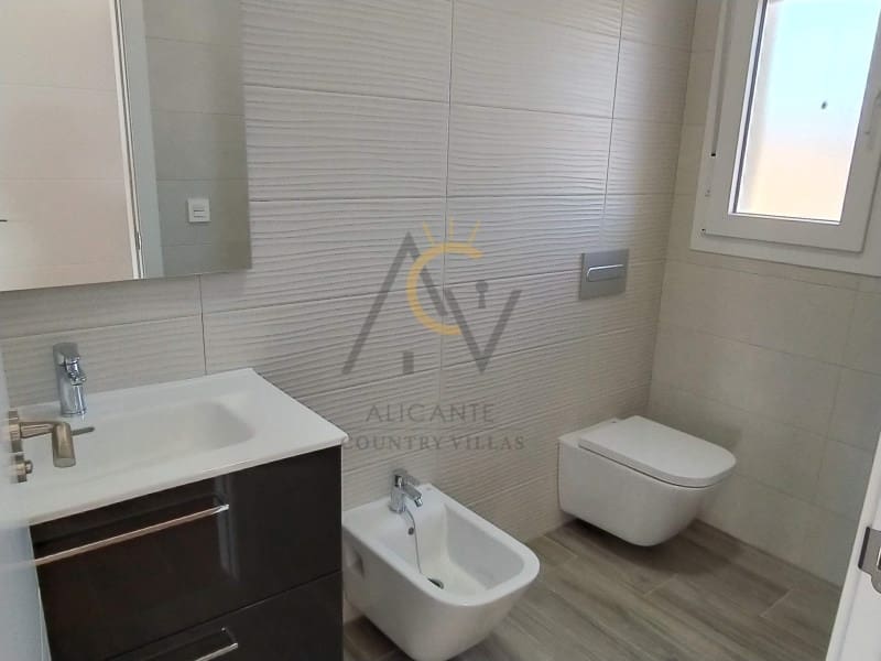 3 bedroom Villa for sale in Pinoso with pool - € 273,000 (Ref: 5877690)