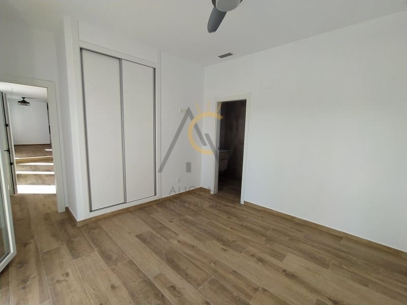 3 bedroom Villa for sale in Pinoso with pool - € 273,000 (Ref: 5877690)