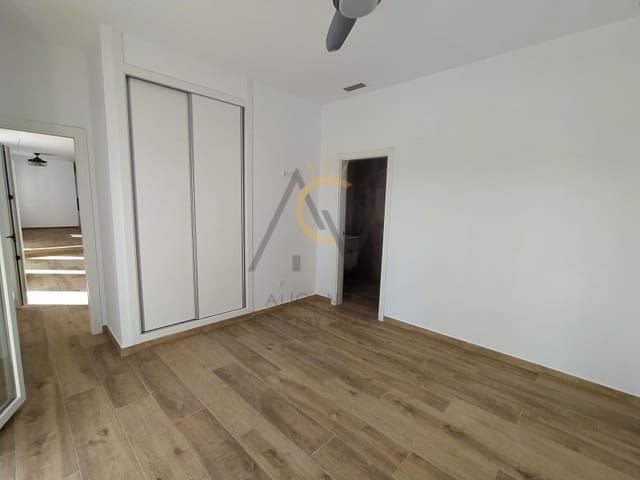 3 Zimmer Villa zu verkaufen in Pinoso mit Pool - 273.000 € (Ref: 5877690)