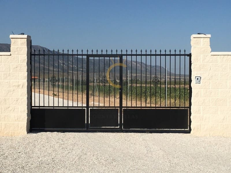 3 bedroom Villa for sale in Pinoso with pool - € 273,000 (Ref: 5877690)