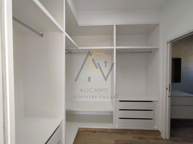 4 bedroom Villa for sale in Pinoso with pool garage - € 305,000 (Ref: 5877691)