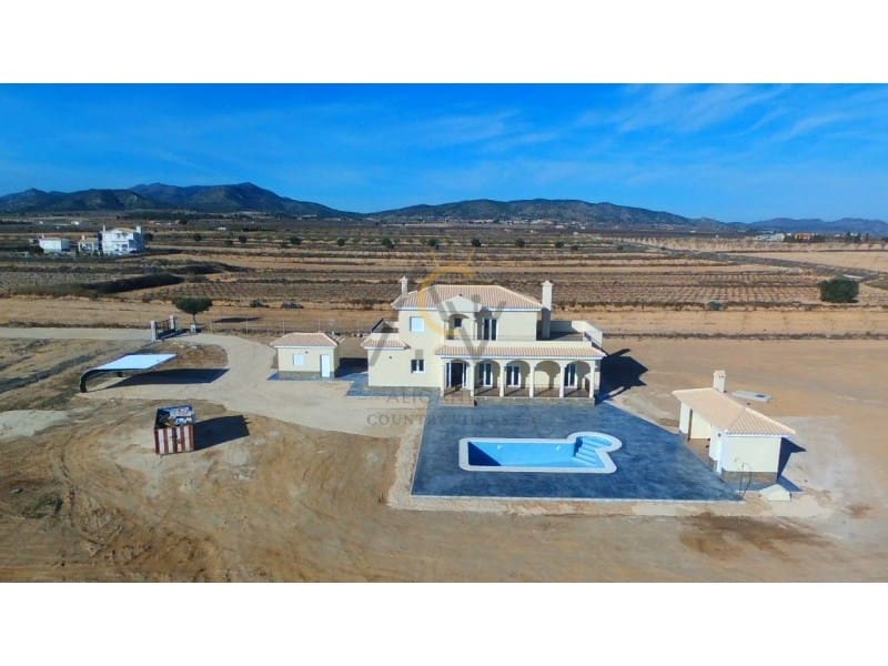 4 bedroom Villa for sale in Pinoso with pool garage - € 305,000 (Ref: 5877691)