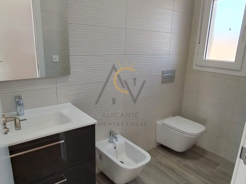 4 bedroom Villa for sale in Pinoso with pool garage - € 305,000 (Ref: 5877691)