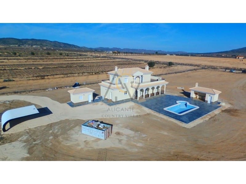 4 bedroom Villa for sale in Pinoso with pool garage - € 305,000 (Ref: 5877691)